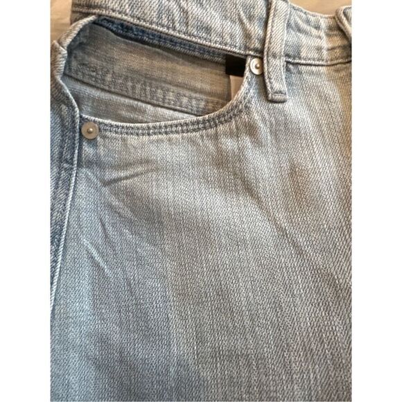 NWT Blank NYC Women’s Light Wash Denim Shorts Pocket Cut Out Raw Hem - Size 24 - Picture 6 of 10